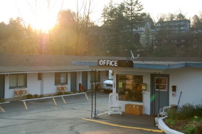 Budget Inn Franklin NC with hiker box out front