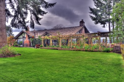 Crow & Gate pub in Cedar BC