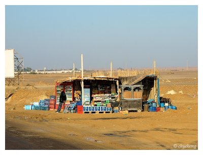 Convenience store, the desert style