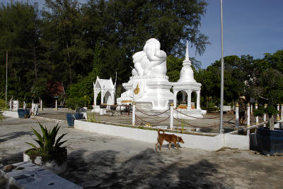 Phra Phakhawam statue