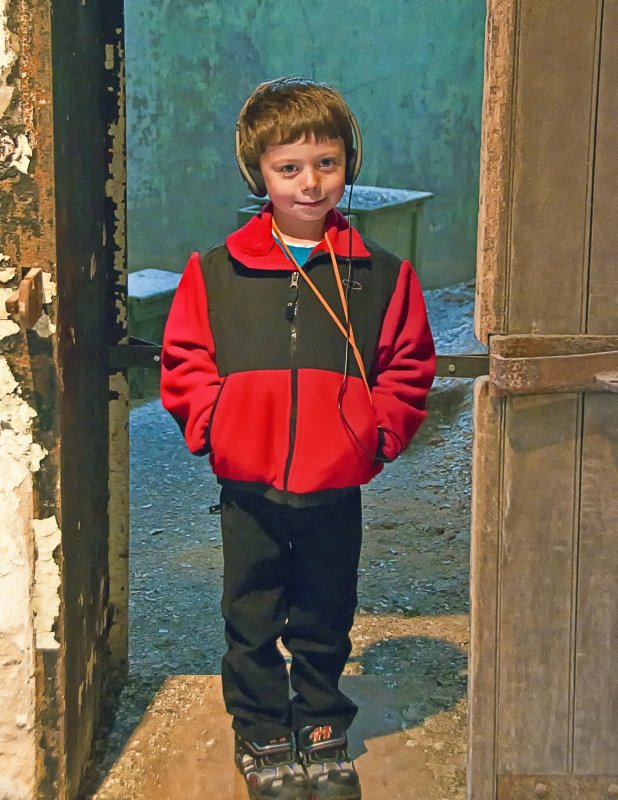 Eli Enjoys The Prison Tour