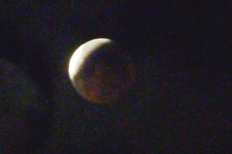 Lunar eclipse sun 11 Dec 2011 00:30
