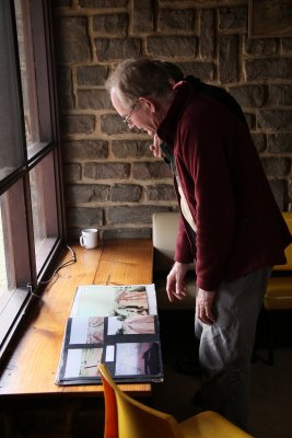 Wooglemai - Laurie showing his photographs of Kakadu