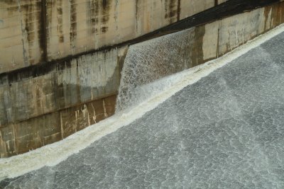 Nepean Dam - water in spillway