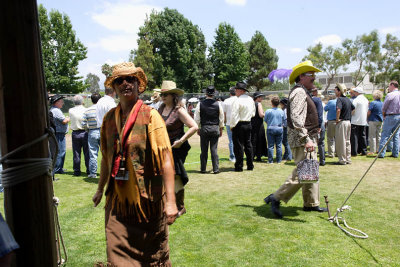 <b> Look at that cowboy with the purse and yellow hat ....I guess we know which mountain hes from</b>