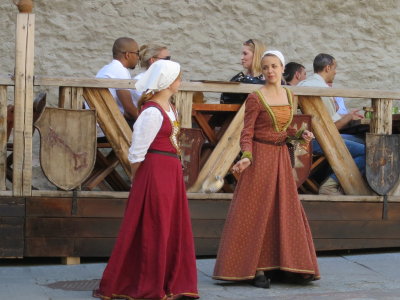 Olde Hansa Restaurant performers
