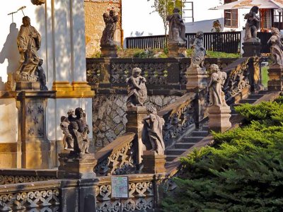 Statues at Loreta church