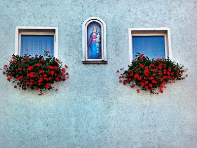 Two windows and statue