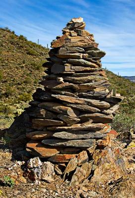 Large cairn on the Overton trail