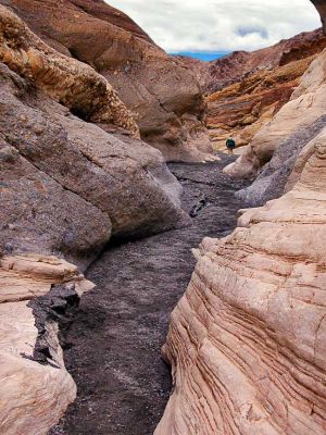 Hiking in Mosaic Canyon