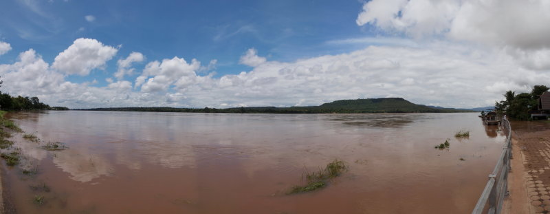 Panorama 1 Mekong 2 re-sized.jpg