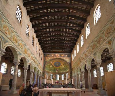 Basilica Di San Apollinare in Classe interior