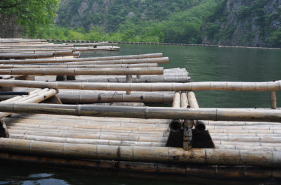 Bamboo boats at Bingyu Valley