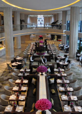 Dinner guests awaited at Waldorf Astoria