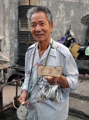 Mouse trap salesman Shanghai