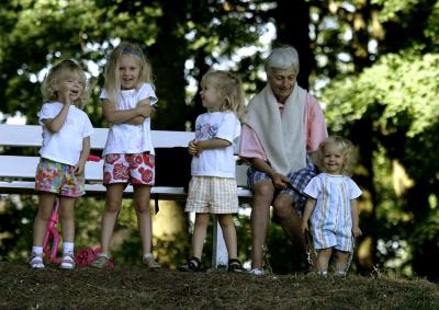 les 4 filles  et nanou.jpg