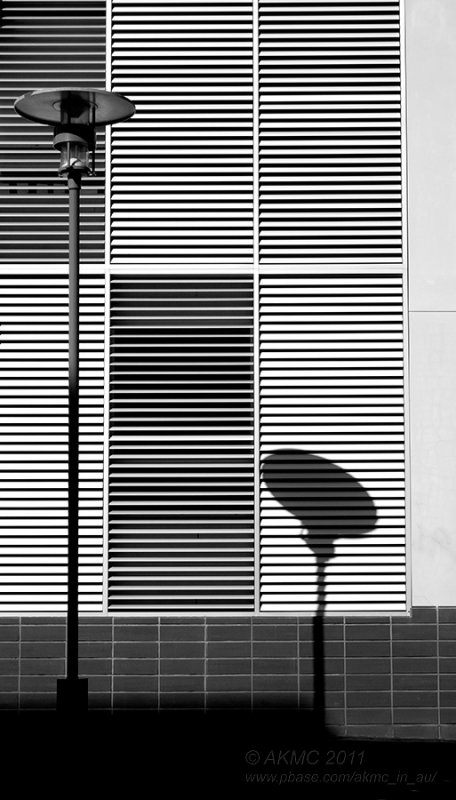 110509_124341_5094575 Me And My Shadow (Mon 09 May)