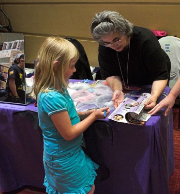 Katy Signing autographs at Connecticon