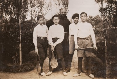 Basque Boys and Priest / Chicos Vasco y Cura