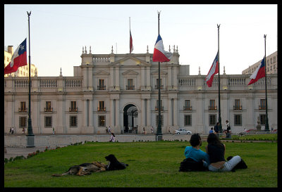 Couples at the Moneda