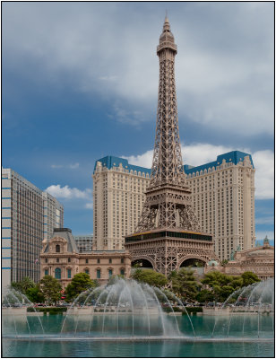 The Effiel Tower Restaurant and the Bellagio's Fountain Show
