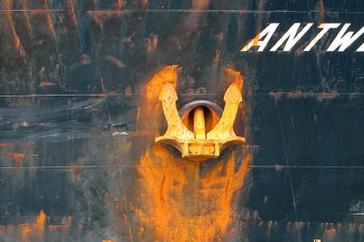 Antwerpen, bulk carrier, rusty anchor