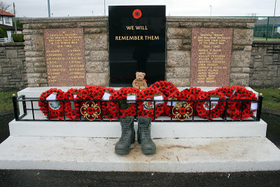 At Whitehead I pay my respects to dead heroes