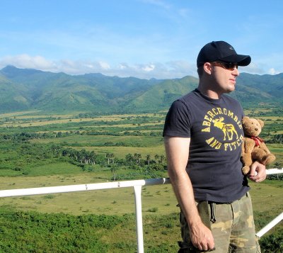 Stefan and Frimpong in Cuban green countryside