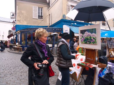 Sue in Montramarte seeing art