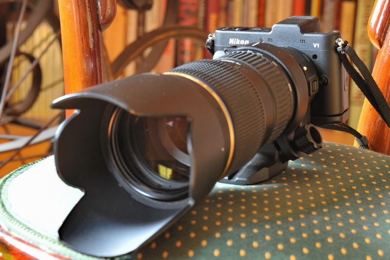 Nikon 1 V1 mit Objektiv Tamron 70 - 200, F2,8