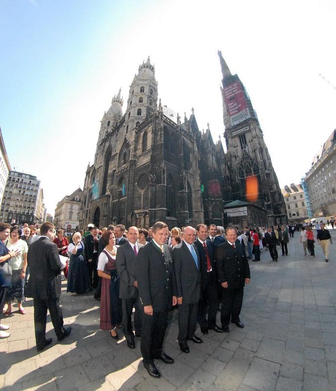 Landeshauptmann Prll, Bauernbund N vor dem Wiener Stephansdom