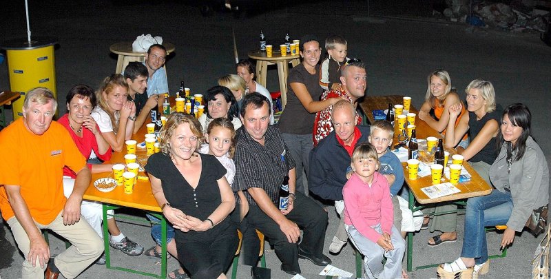 Gute Nachbarschaft am Mhlbach in Frohsdorf, 21. Juli 2006