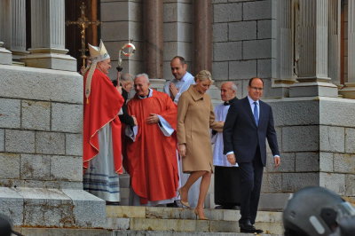 Frst Albert II und Charlene verlassen die Kathedrale