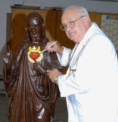 Christusstatue von Malermeister Horejschi renoviert