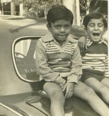 Viju and Bachchu on the car's trunk