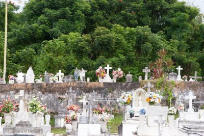Pequeo Cementerio en el Interior de la Isla