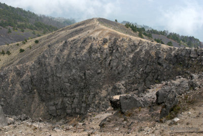 La Cumbre Mayor esta Formada por Roca Andesita