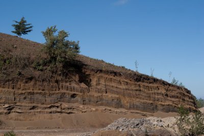 En sus Faldas Pueden Verse Vestigios de Erupciones