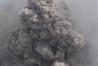 Detalle de una Erupcion de Arena y Ceniza