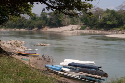 Rio Usumacinta (izquierda de la imagen, Guatemala y a la derecha Mexico)