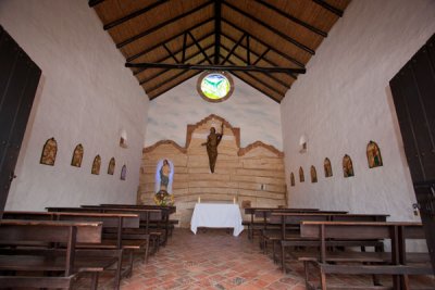 Interior de la Iglesia en la Mesa de los Santos