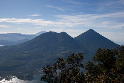 Volcanes Atitlan y Toliman Vistos Desde el San Pedro