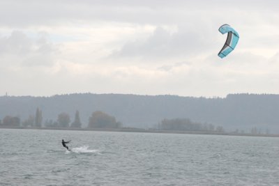 Practica de Deportes en el Lago Biel