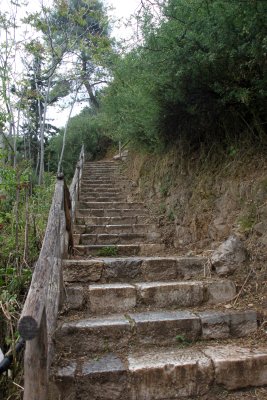 On chauffe les baskets pour monter a  pied a la colline du Lycabette!!