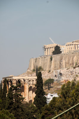 Vue sur le temple d'Hadrien et du Parthenon