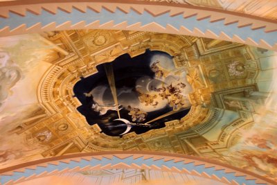 Plafond du hall d'entrée - Ceiling of the hall