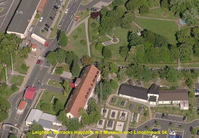 Leighton Barracks Haupttor mit Museum und Lincolnpark 04.jpg