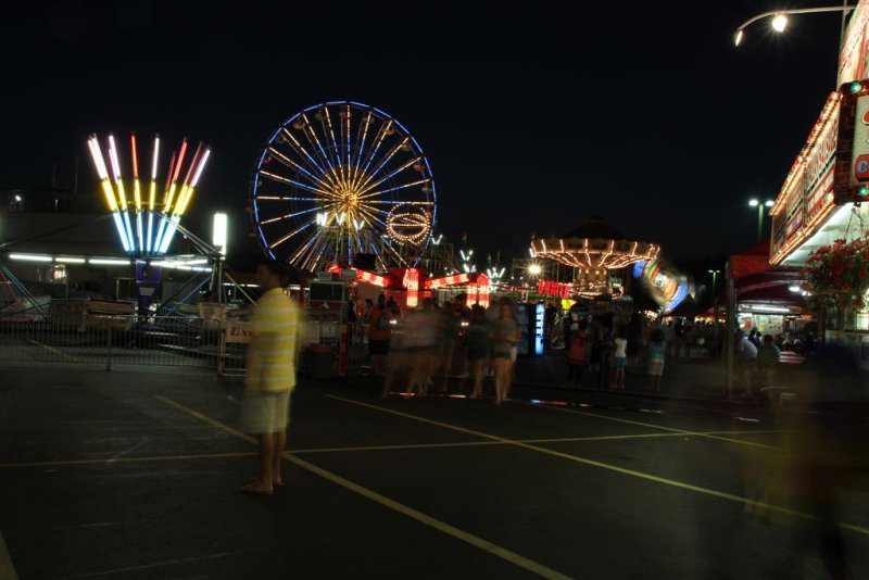 FERRIS WHEEL AND SWING