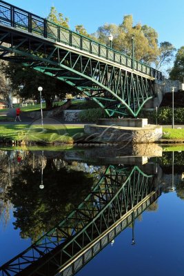 Adelaide University footbridge (100_0466)