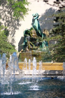 ChicagoIL Water Fountain At The Art Institute 8-21-10 331 PM 2.JPG